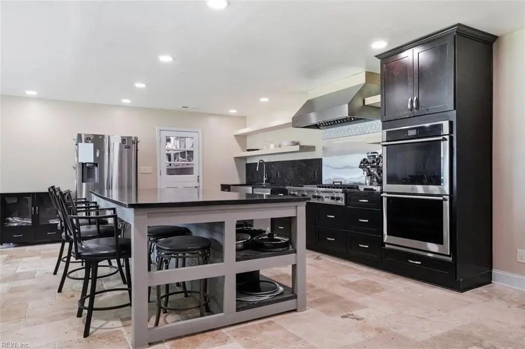 2105 Sterling Point Dr, Portsmouth