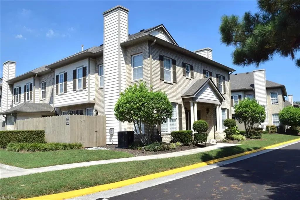 2004 Smallbrooke Ct, Virginia Beach