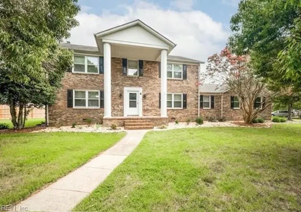 4 Canal Dr, Poquoson