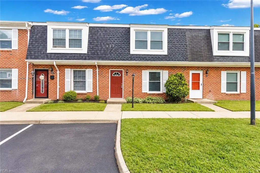 360 Susan Constant Dr, Newport News