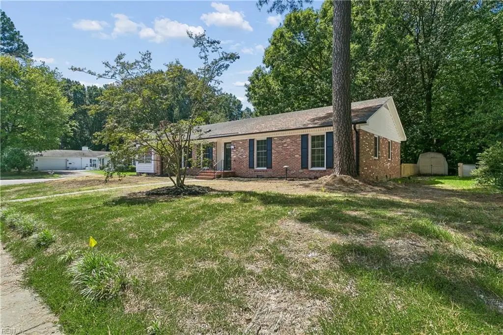 682 Village Green Pw, Newport News