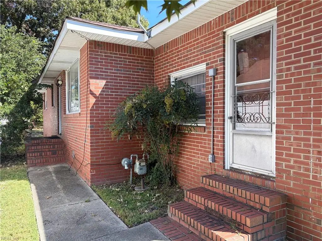 214 W Government Ave, Norfolk