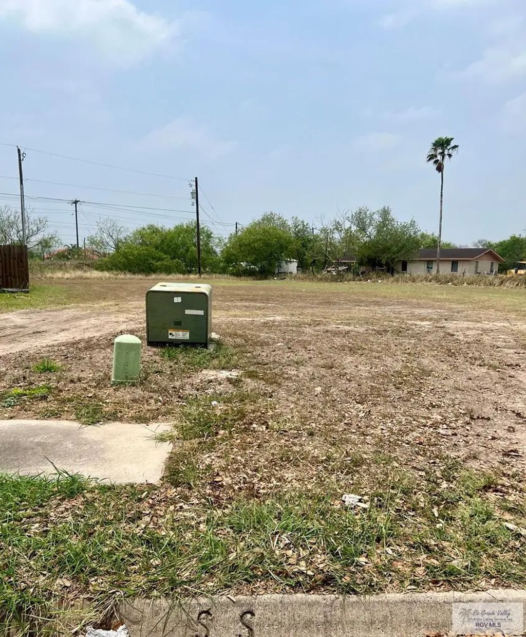 Los Olmos Dr. 11, LOS FRESNOS