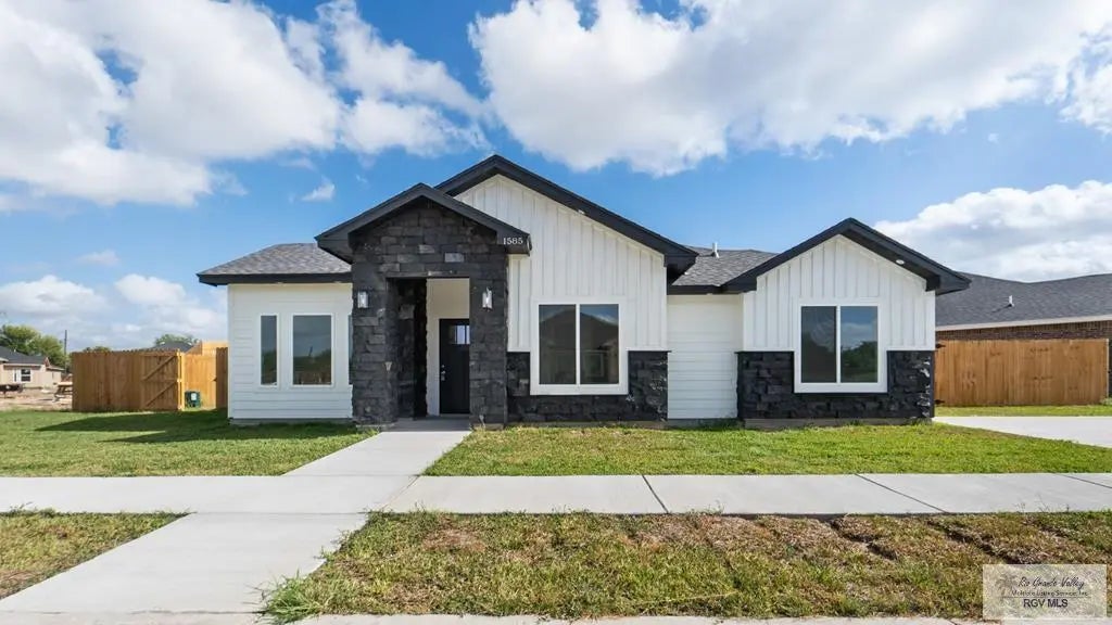 1585 Los Alamos St., BROWNSVILLE