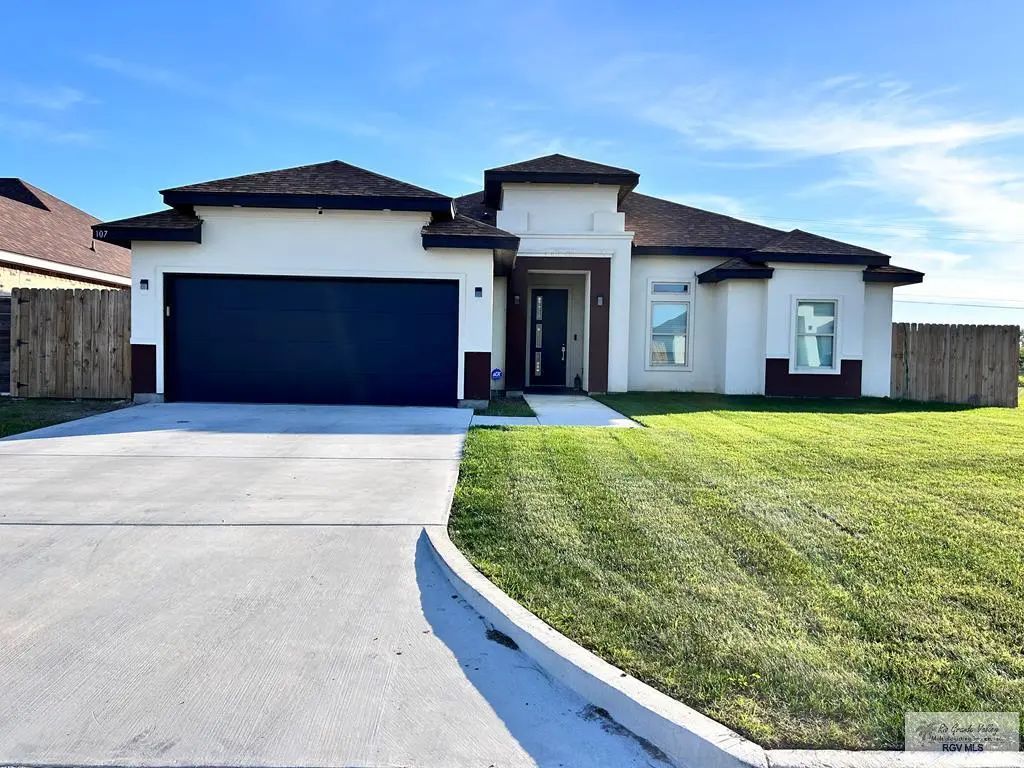 107 S Brooks Circle South, LA FERIA