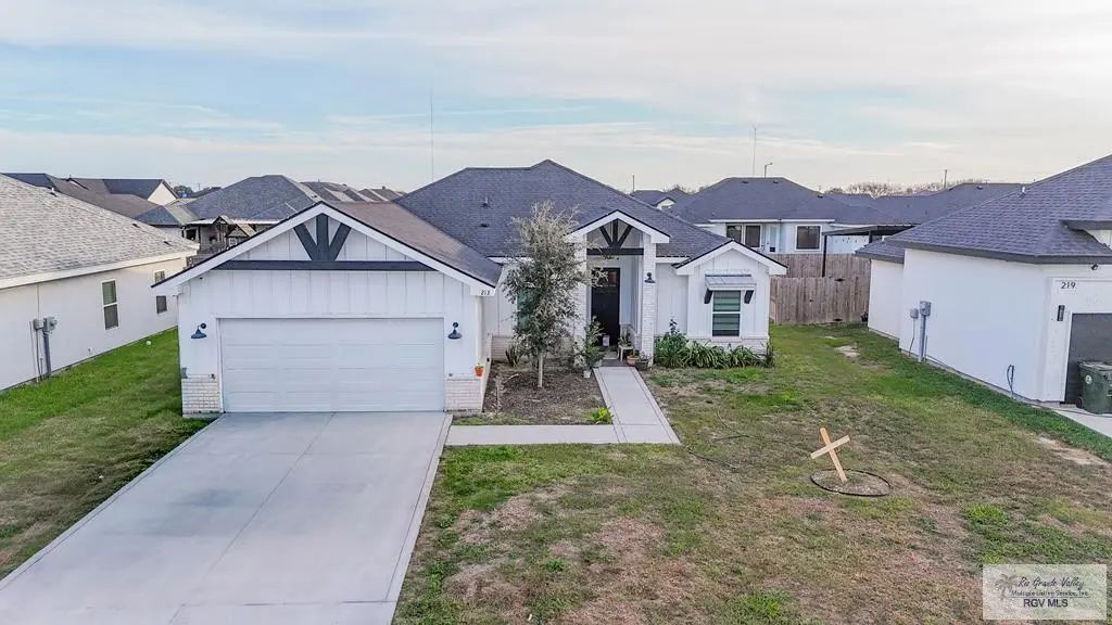 213 Janet Cir, LA FERIA