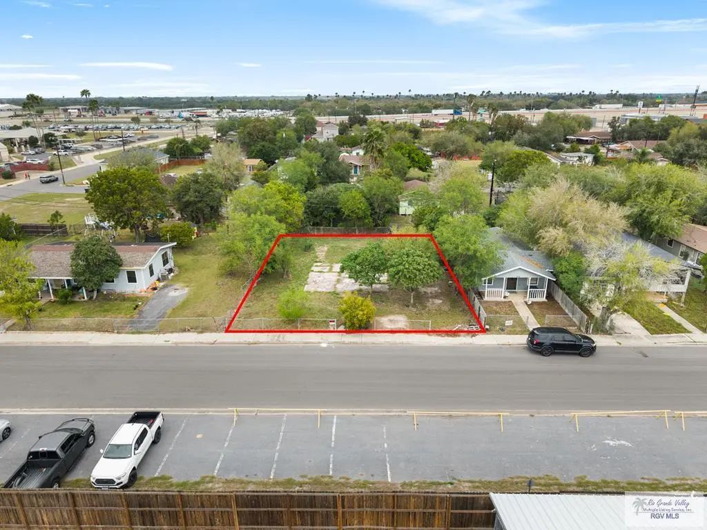 414 W Sixth St., LA FERIA