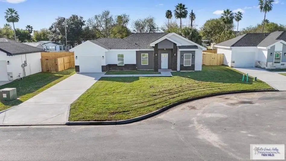 313 S Drift St, LA FERIA