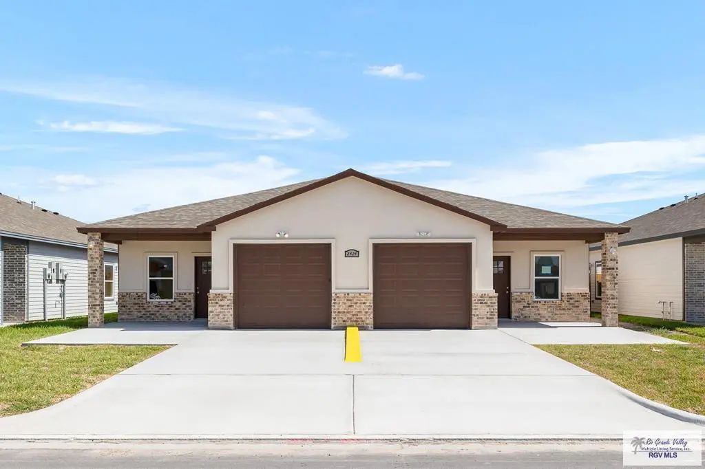 2424 N Valley Circle, LA FERIA