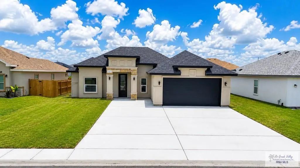 497 Balli Cir, LA FERIA