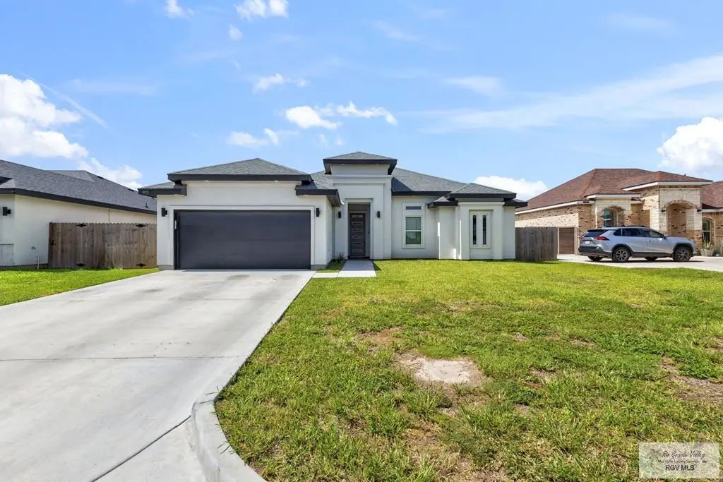103 Brooks Circle South, LA FERIA