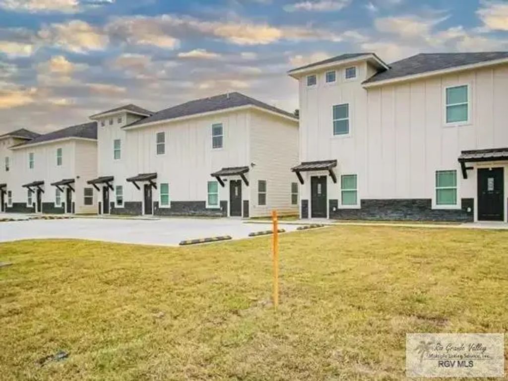 405 Lions Villa Ave., LA FERIA