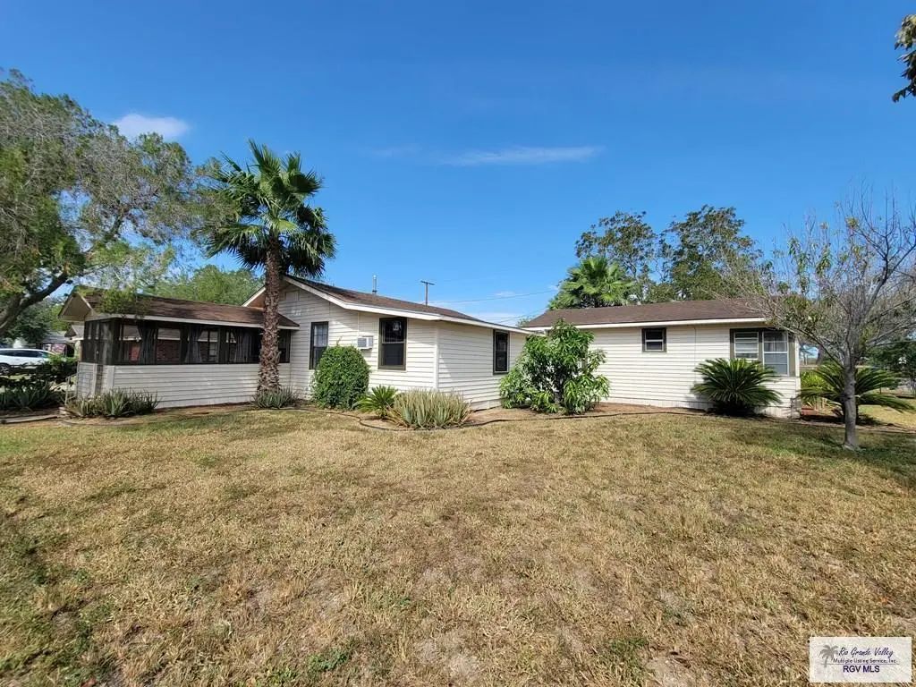 300 W Magnolia Ave., LA FERIA