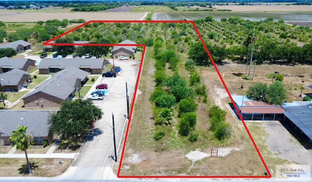 60 Kansas City Rd., LA FERIA
