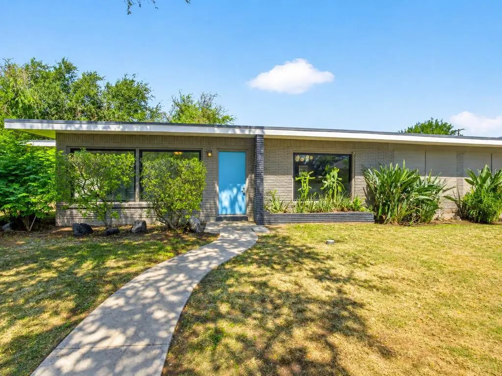 1201 N 8th St., MCALLEN