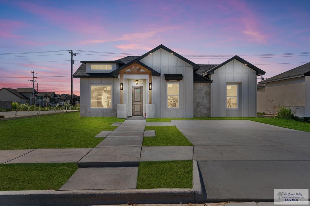 2332 W Dorcas Circle, Brownsville