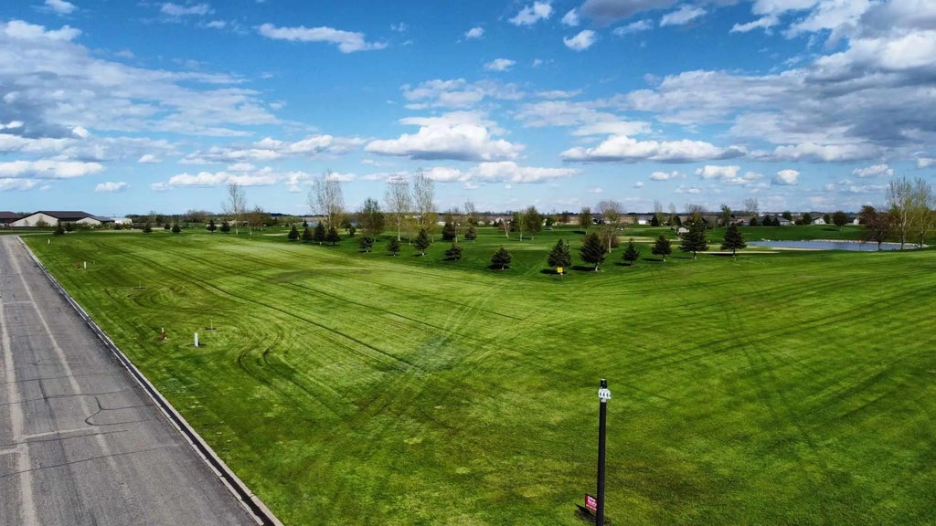 4021 Lake Yankton Avenue, Balaton