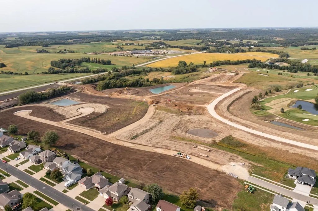 355 Somerby Parkway Ne, Byron