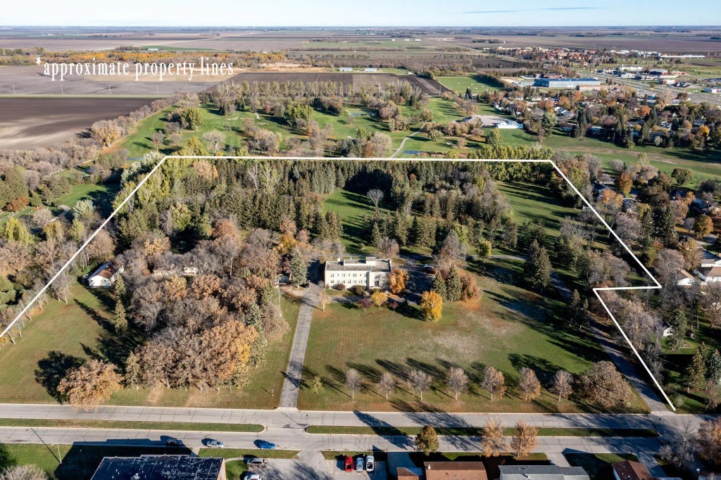 1220 Memorial Drive, Crookston