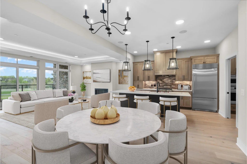 1 Hill Farm Road 205, North Oaks