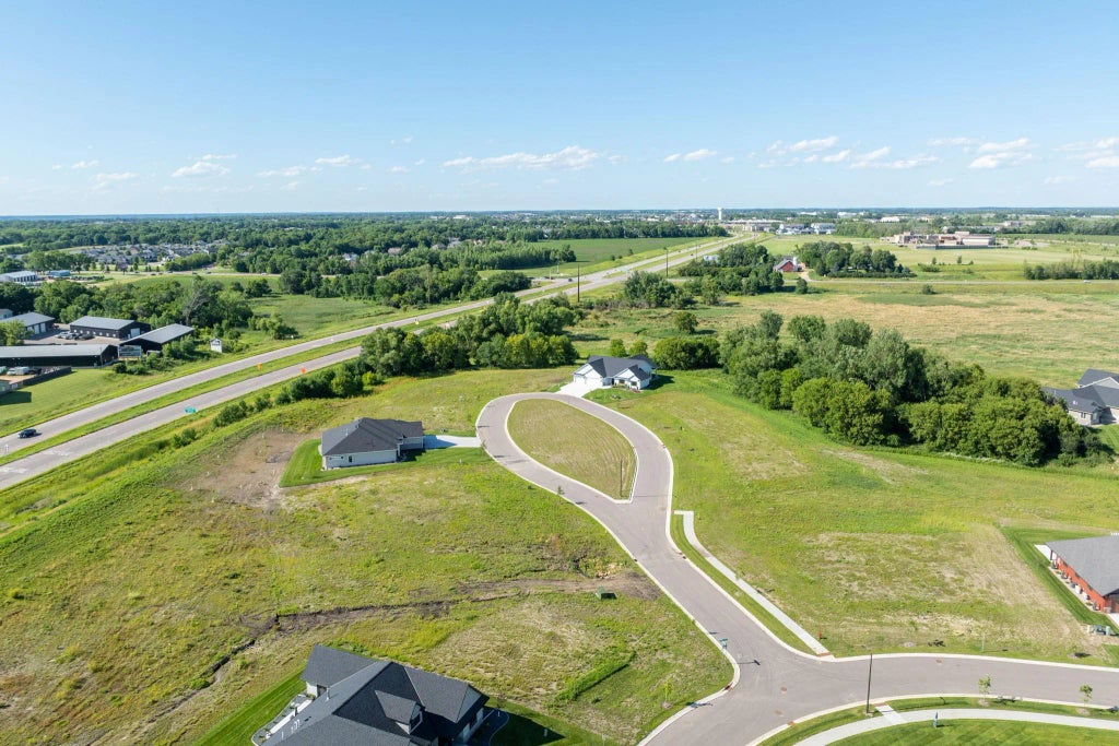 1018 Bitterend Circle, Mankato