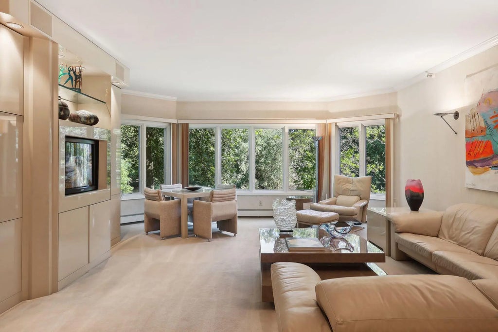 12700 Sherwood Place 102, Minnetonka