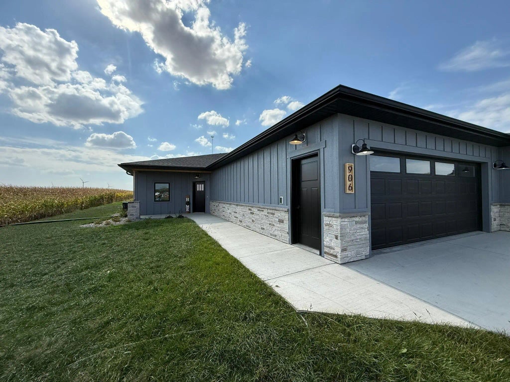 906 Funk Avenue, Lakefield