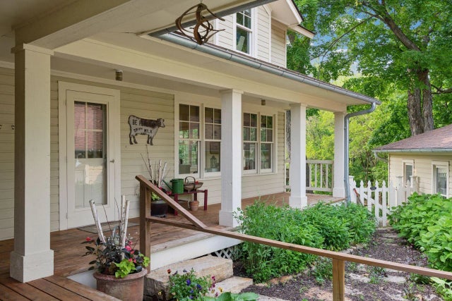 20390 Linwood Road, Deephaven