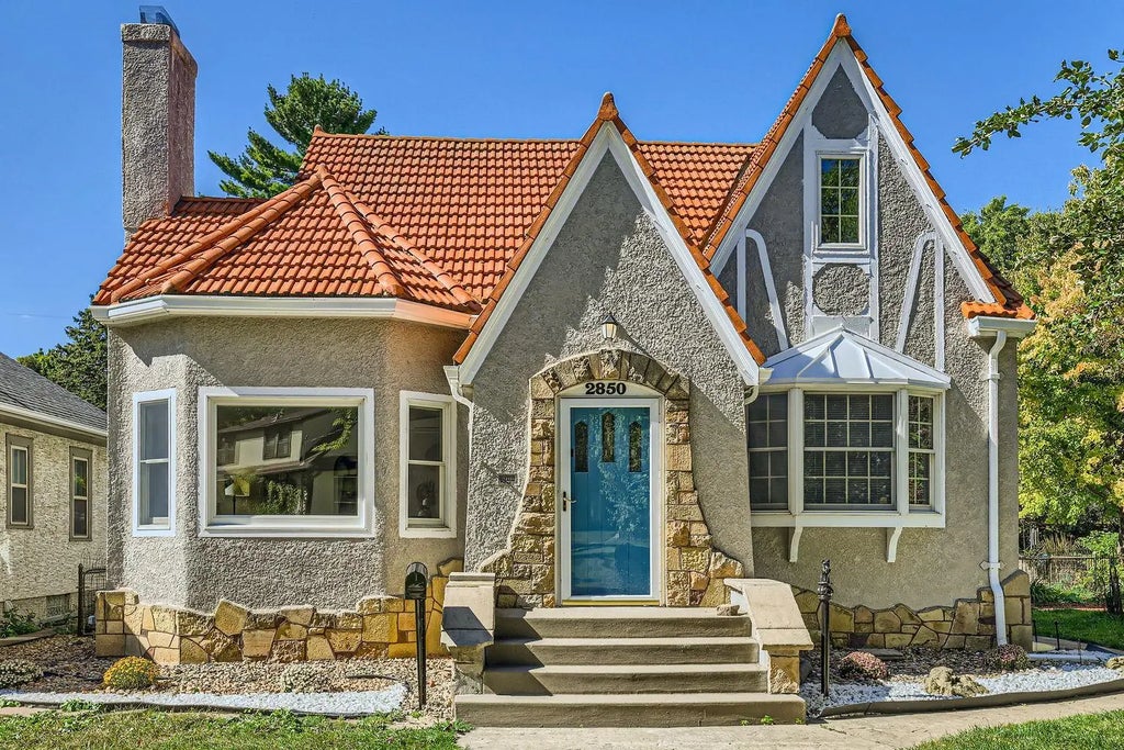 2850 Arthur Street Ne, Minneapolis