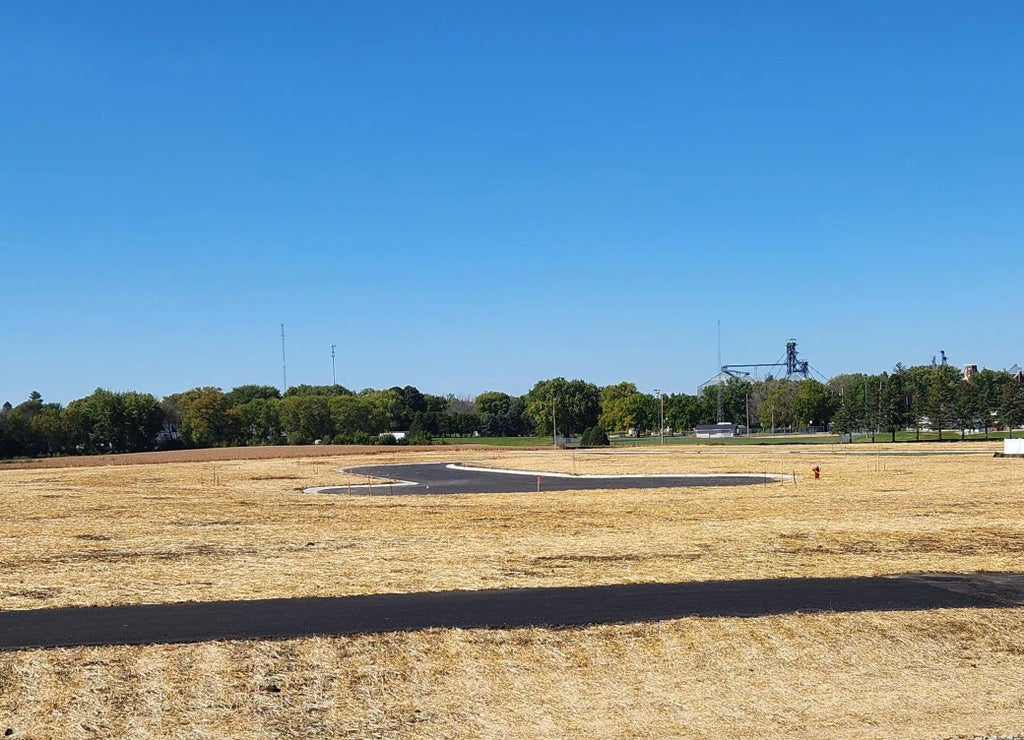 408 3rd Street Se, Hayfield