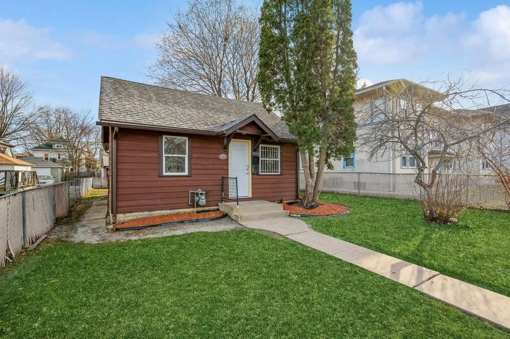 2938 Penn Avenue N, Minneapolis
