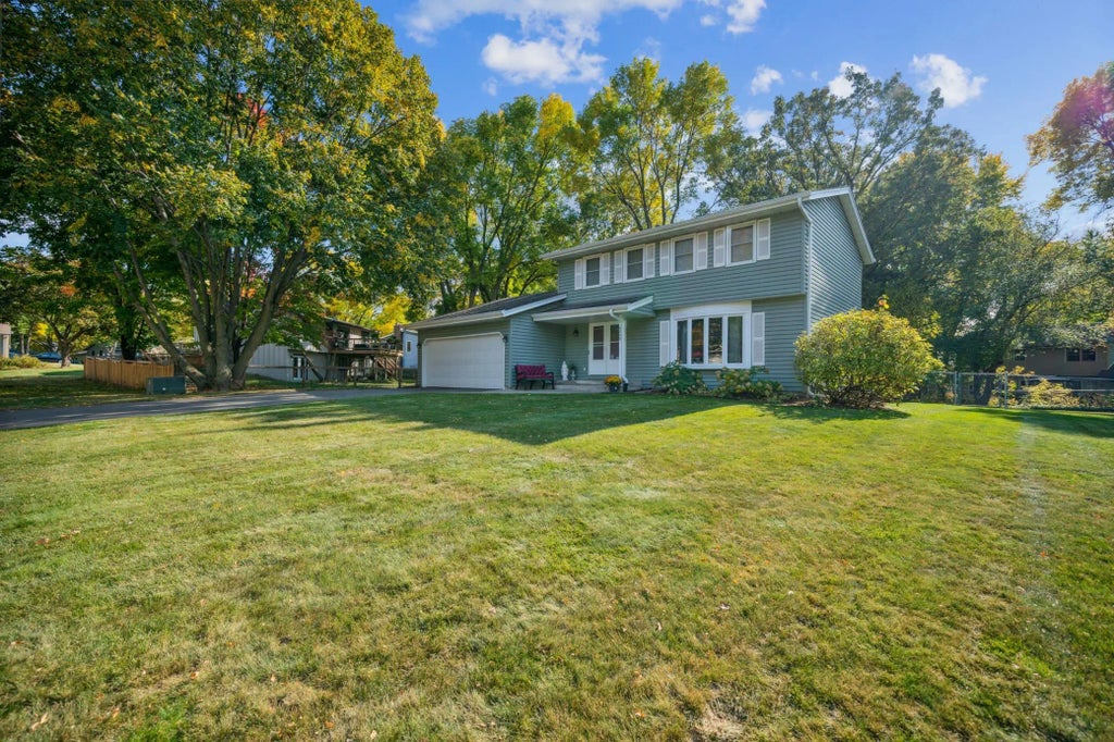 9830 Squire Lane, Eden Prairie