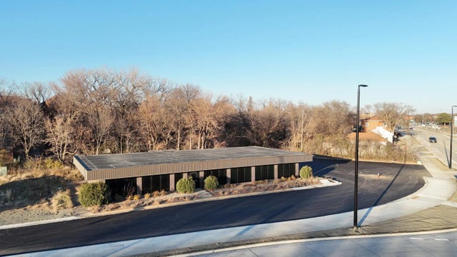 310 W West College Drive, Marshall