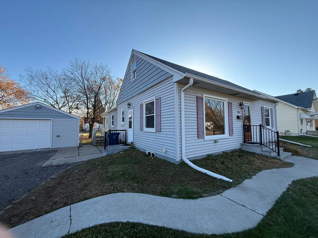 5840 Pennsylvania Avenue N, Crystal