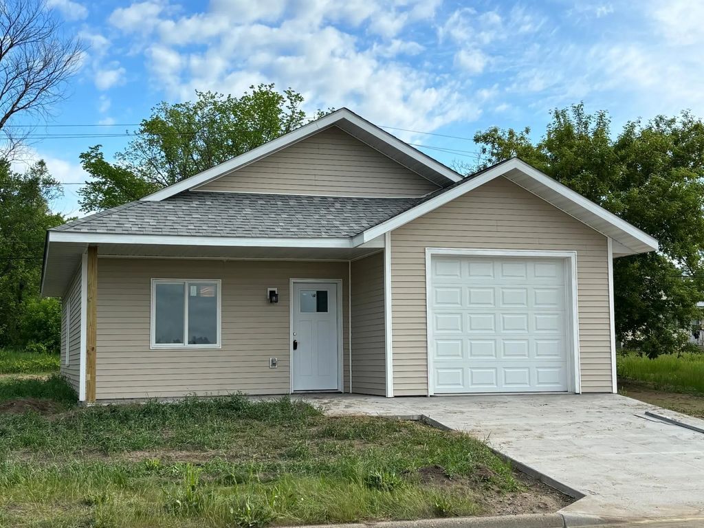 121 1st St Ne, Cass Lake