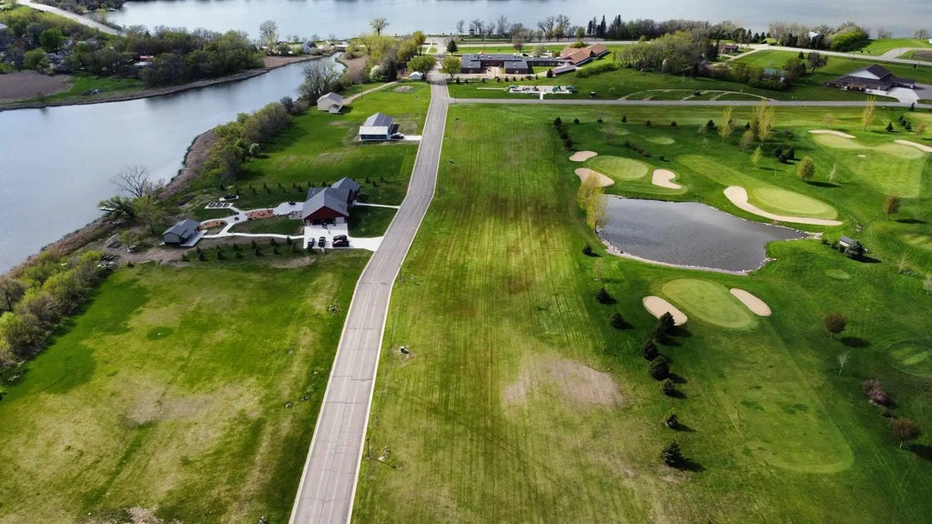 2021 Eastbay Ave, Balaton