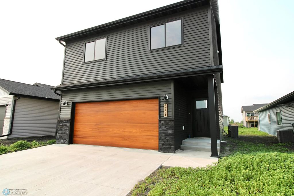 6721 67th Avenue S, Horace