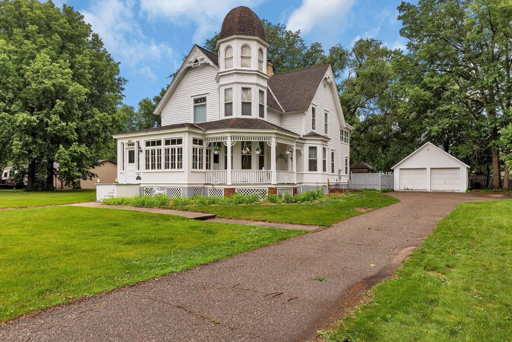 403 S Armstrong Avenue, Litchfield