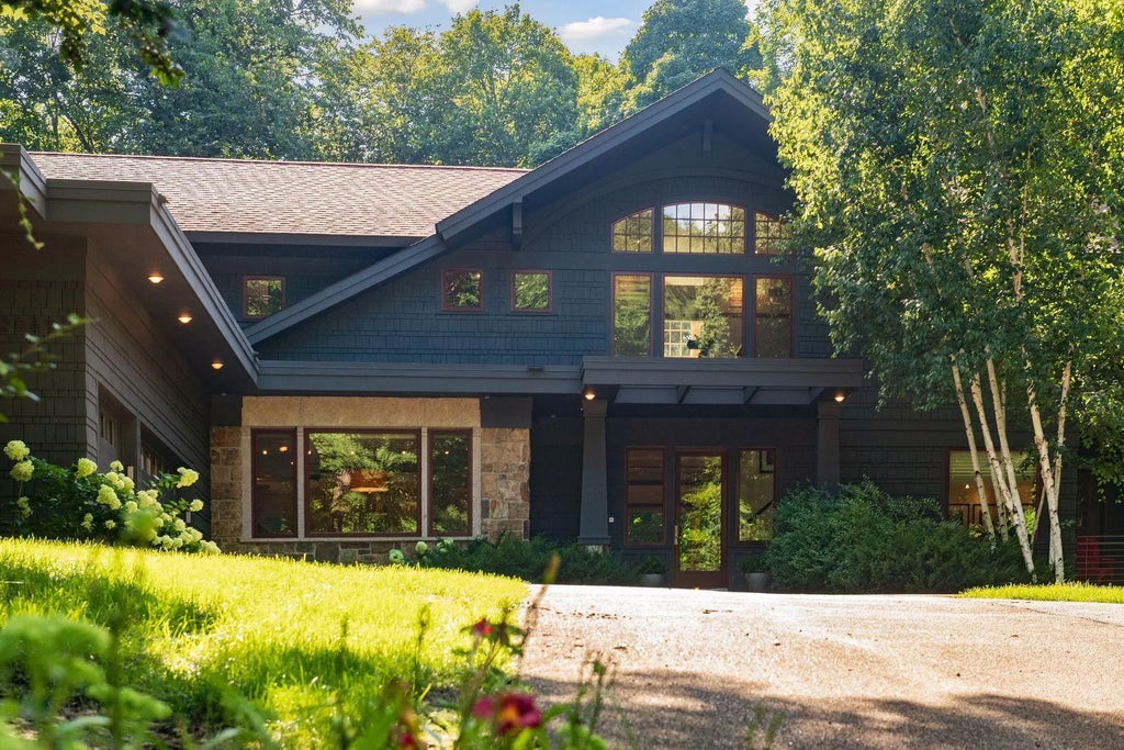 20895 Spencer Lane, Shorewood