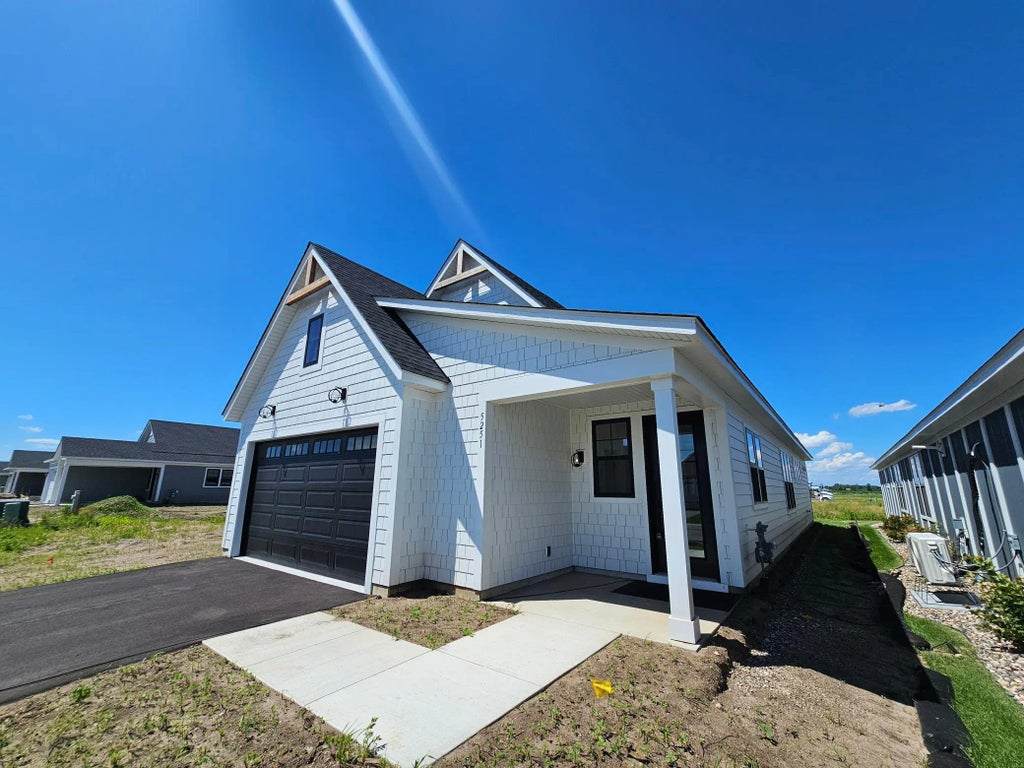 Xxx9 217th Street W, Farmington