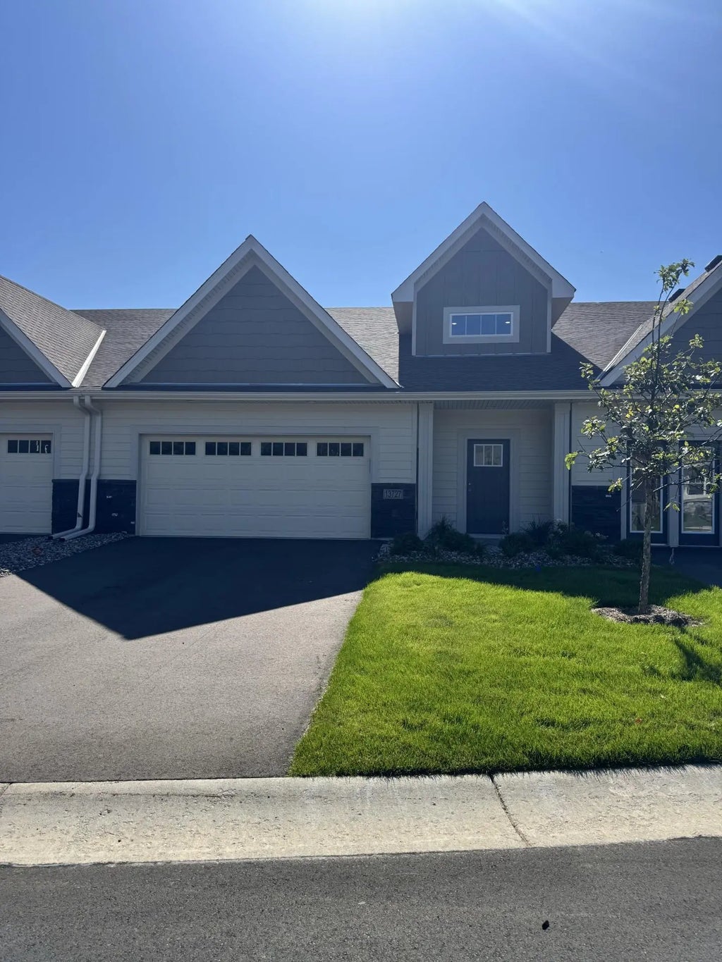 13727 Hollybrook Circle, Apple Valley