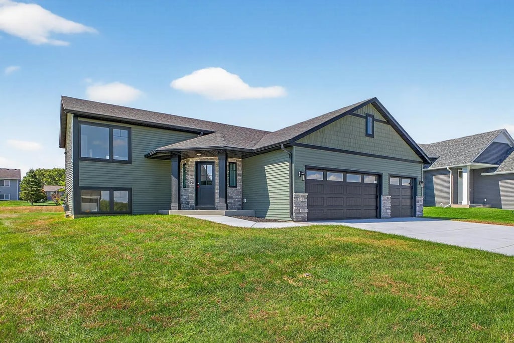 251 Stonelake Drive Se, Rochester