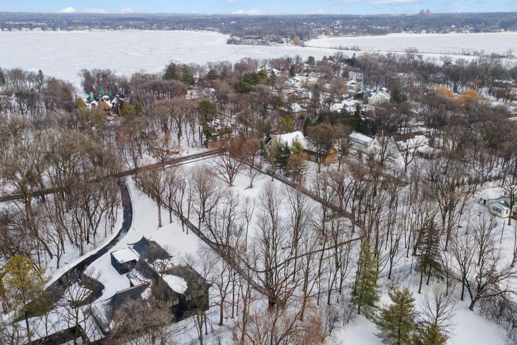 17945 Breezy Point Road, Wayzata