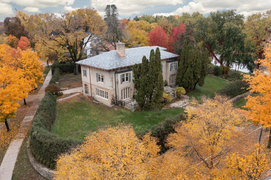 2728 Dean Parkway, Minneapolis