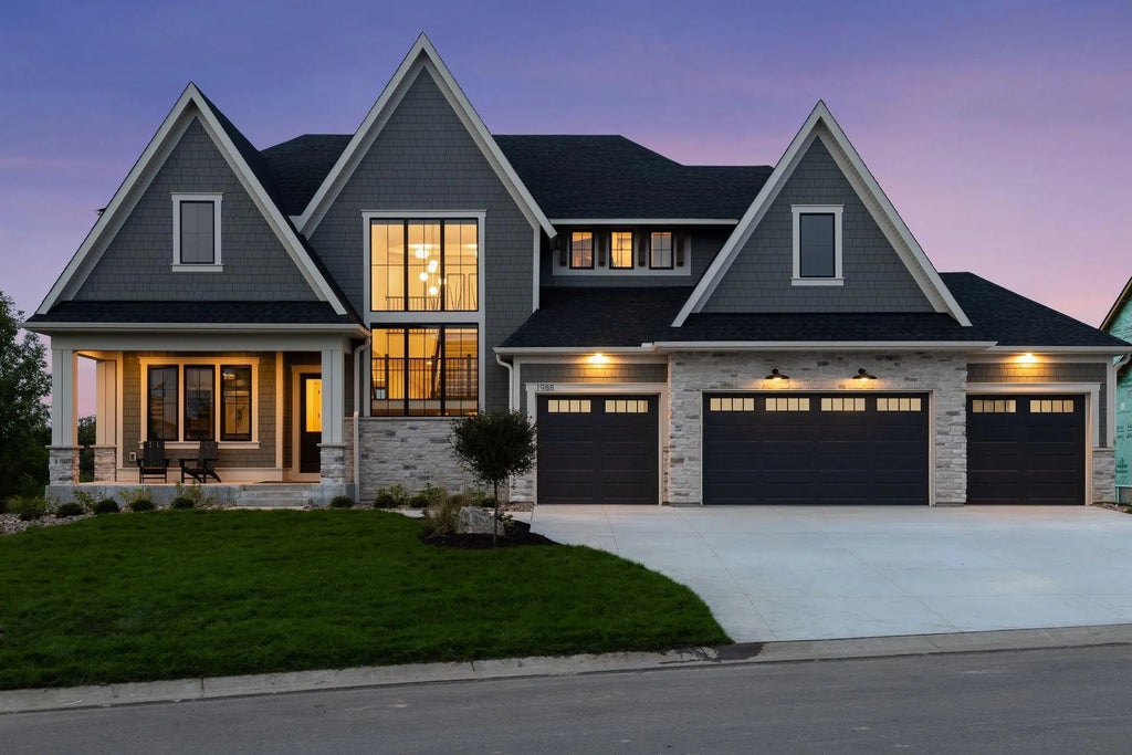 1988 Leaping Deer Circle, Medina