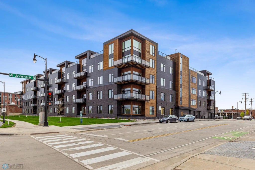 200 4th Avenue N 102, Fargo