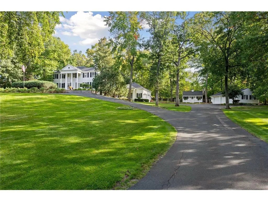 6321 Interlachen Boulevard, Edina