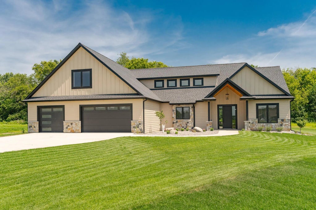 7414 Skyward Lane Nw, Rochester