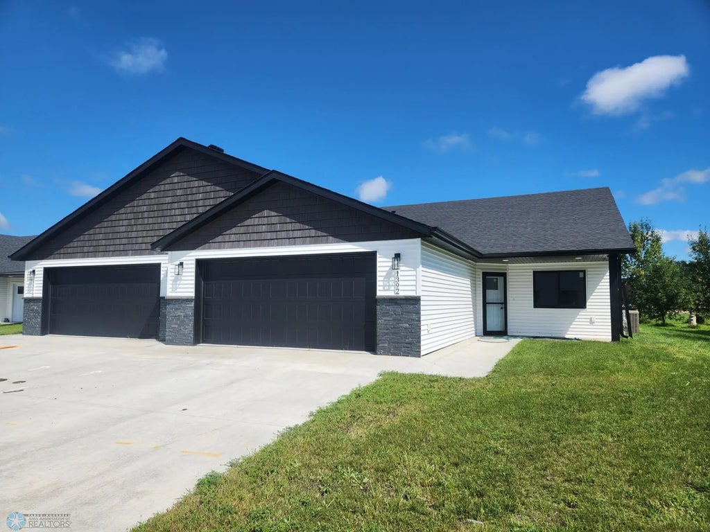 1392 Prairie Lane, Wahpeton