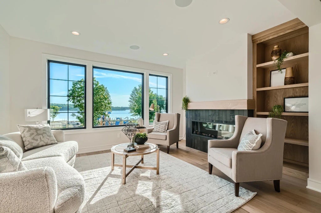 1883 Symes Street, Long Lake